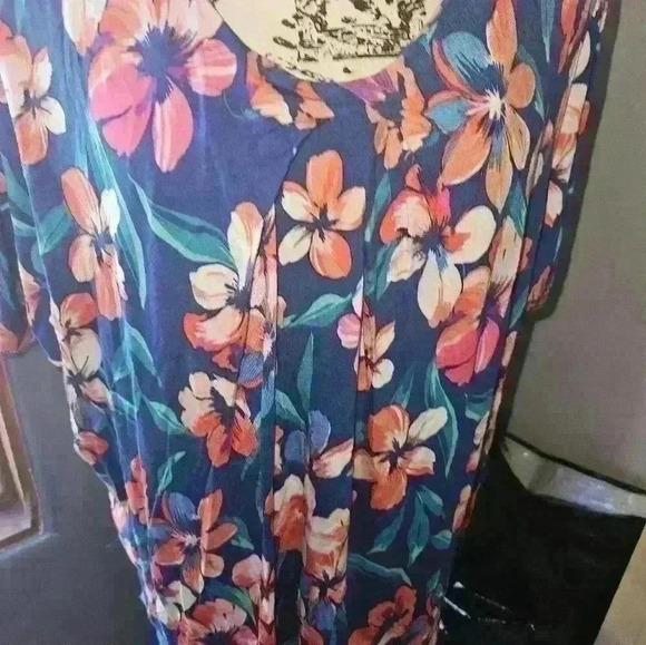 Bobeau Womans Floral Blouse Size 1x - Picture 2 of 11